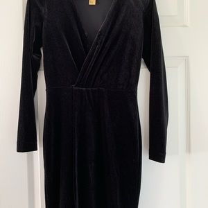 ✨HOST PICK✨ H&M BLACK velvet wrap dress